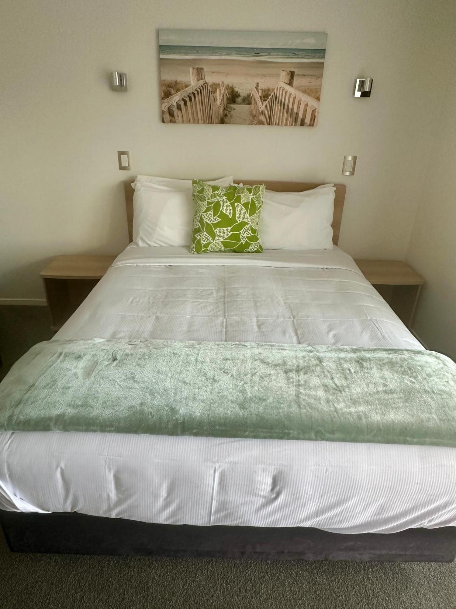 The Olive Motel Coromandel Екстер'єр фото