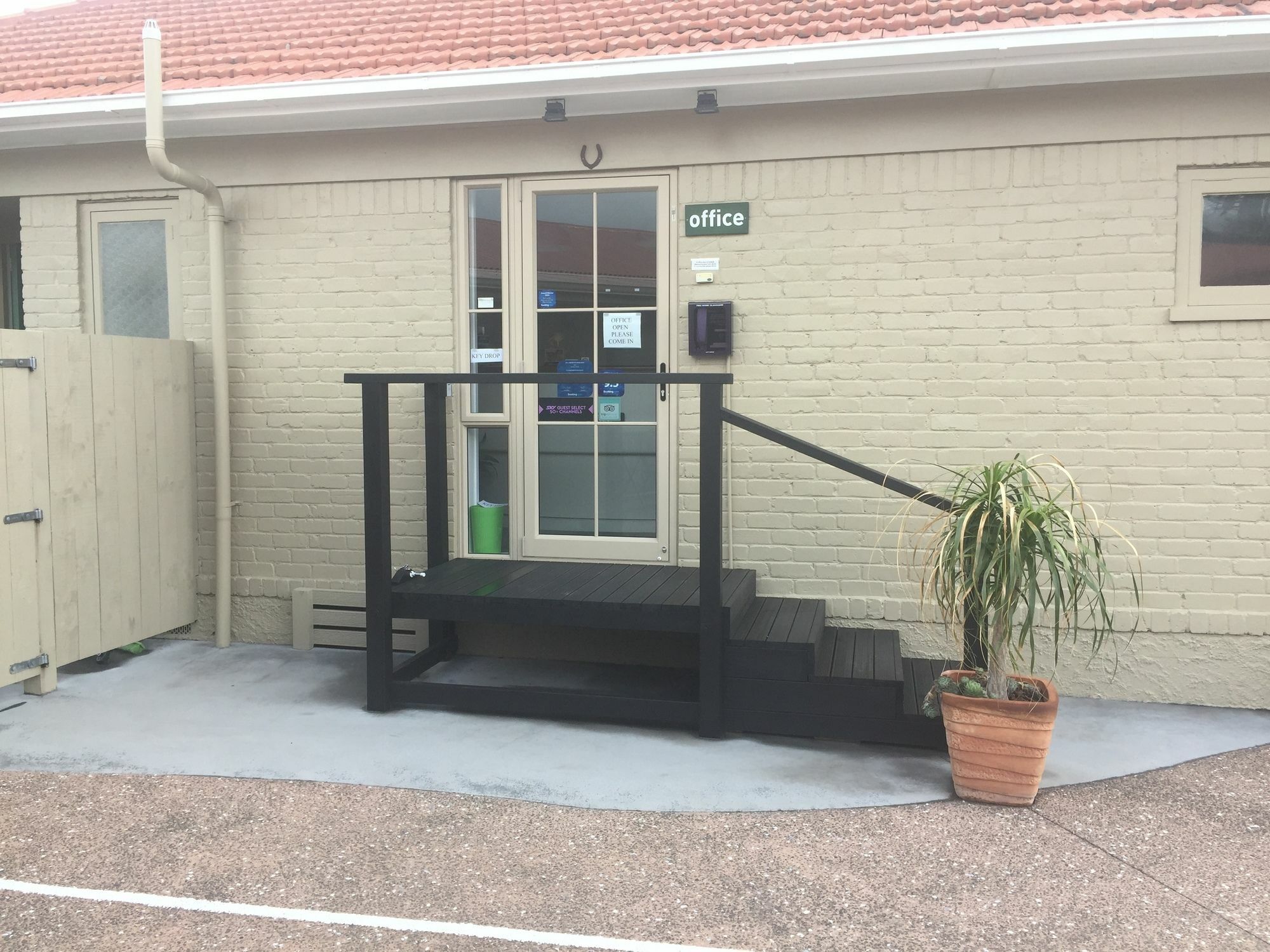 The Olive Motel Coromandel Екстер'єр фото